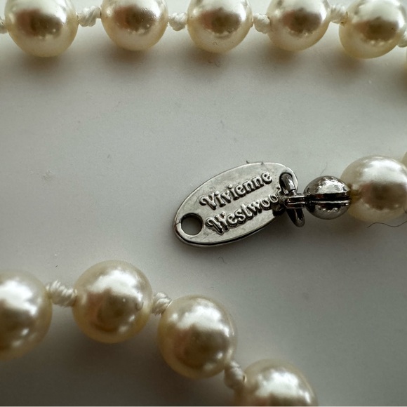 [SOLD] -Authentic Vivienne Westwood Pearl Necklace with box and dust bag - Picture 3 of 6